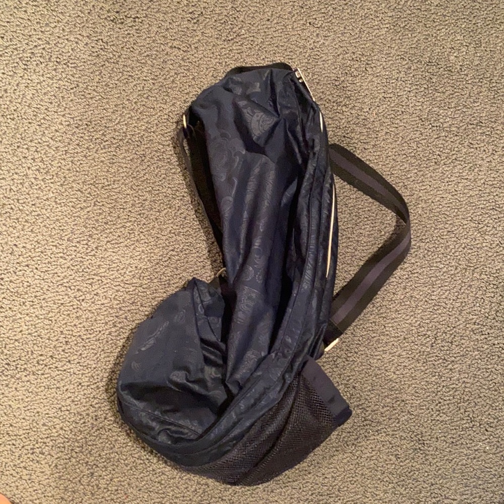 Lulu lemon navy paisley yoga bag